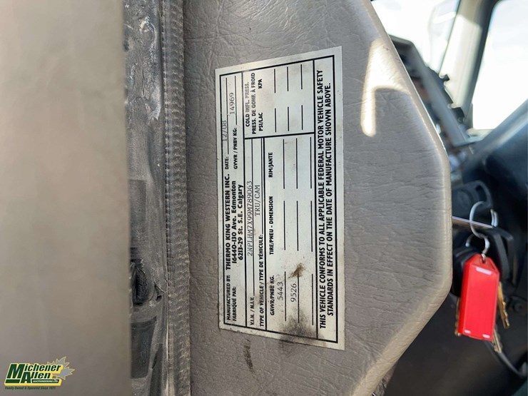 2009-peterbilt-335-image-22