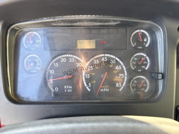 2005-freightliner-m2-f/b-image-20