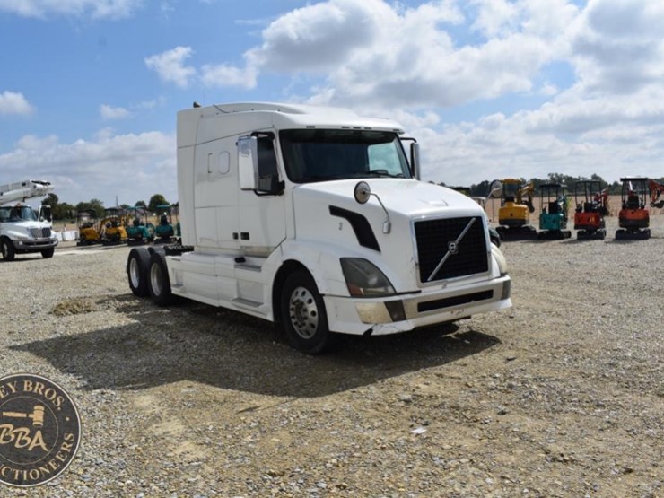 2009-volvo-vnl64t630-image-6