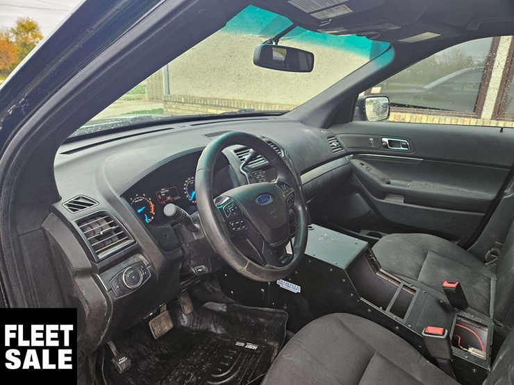 2016-ford-explorer-image-11