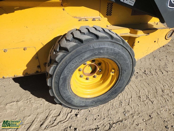 deere-326e-image-24