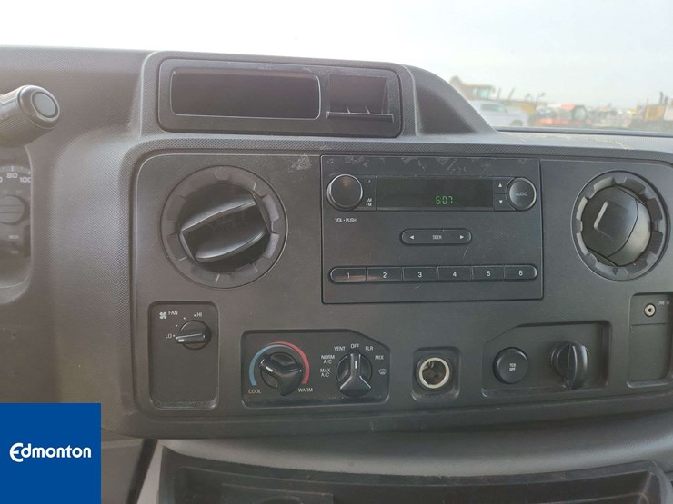 2012-ford-cargo-image-24