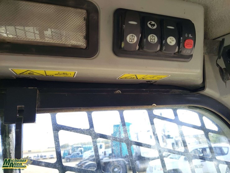 2014-caterpillar-272d-image-12