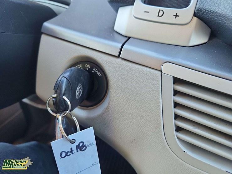 2011-volkswagen-routan-image-11
