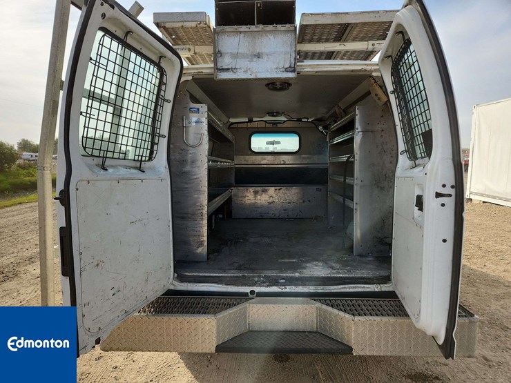 2012-ford-cargo-image-29