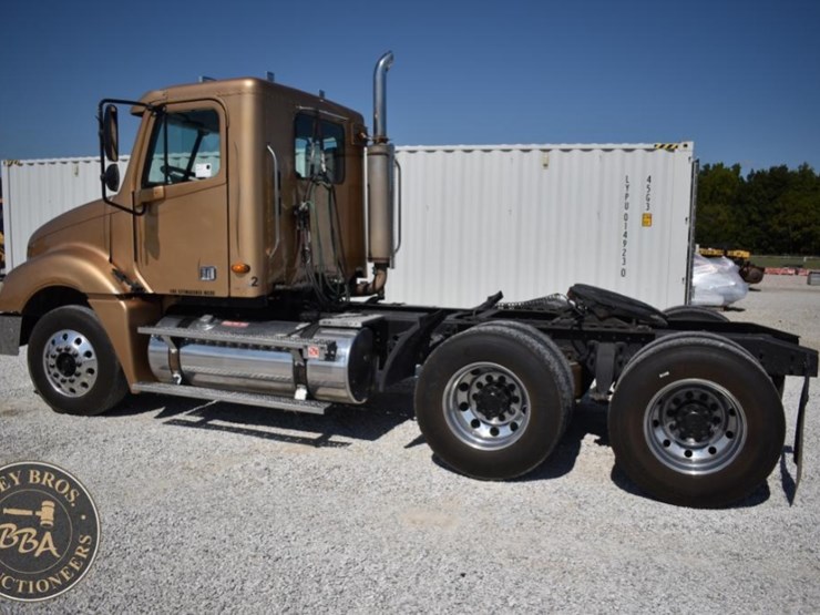 2003-freightliner-columbia-120-image-6