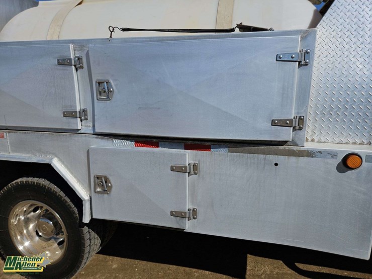 2011-ford-f550-image-40