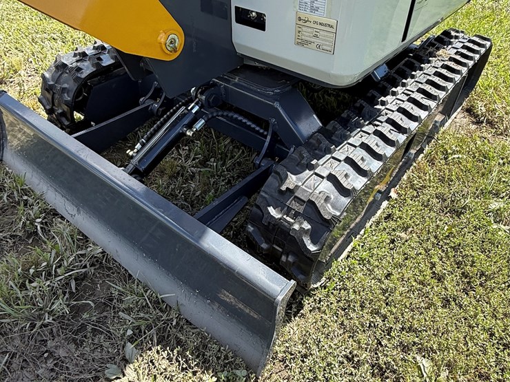 #609-•-2025-cfg-industrial-xz20r-hydraulic-track-type-mini-excavator-image-13