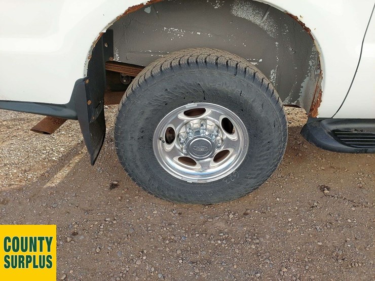 2004-ford-excursion-image-18