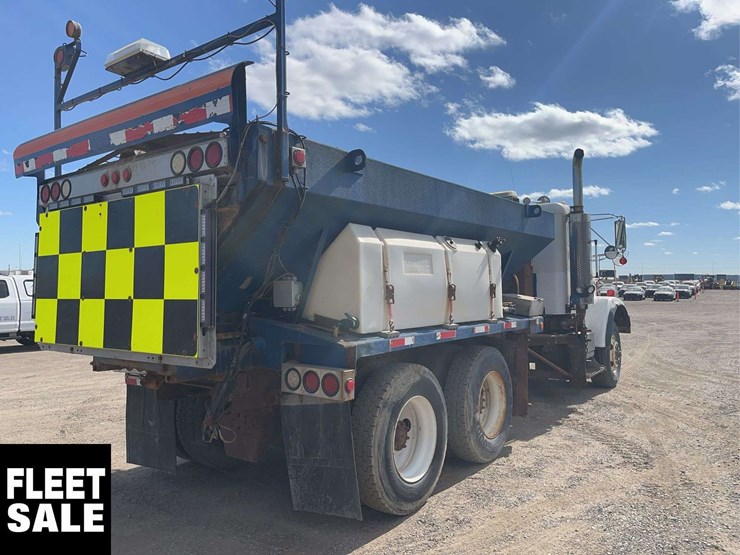 2001-freightliner-fld112-image-4