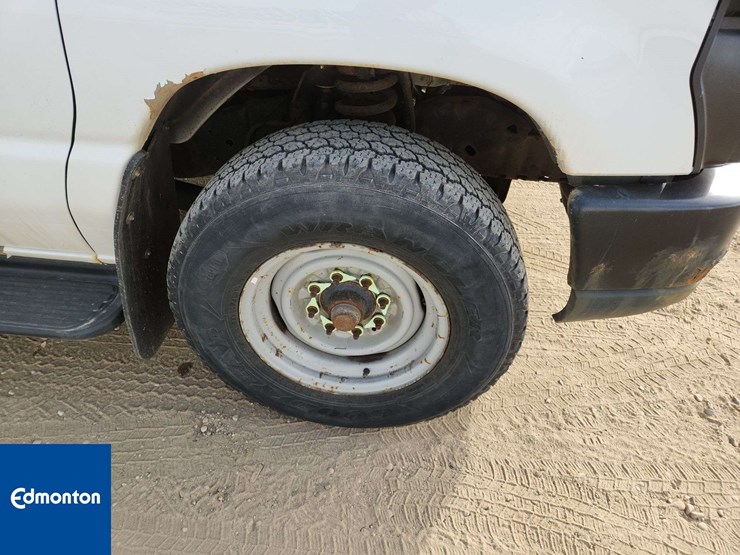 2012-ford-cargo-image-18