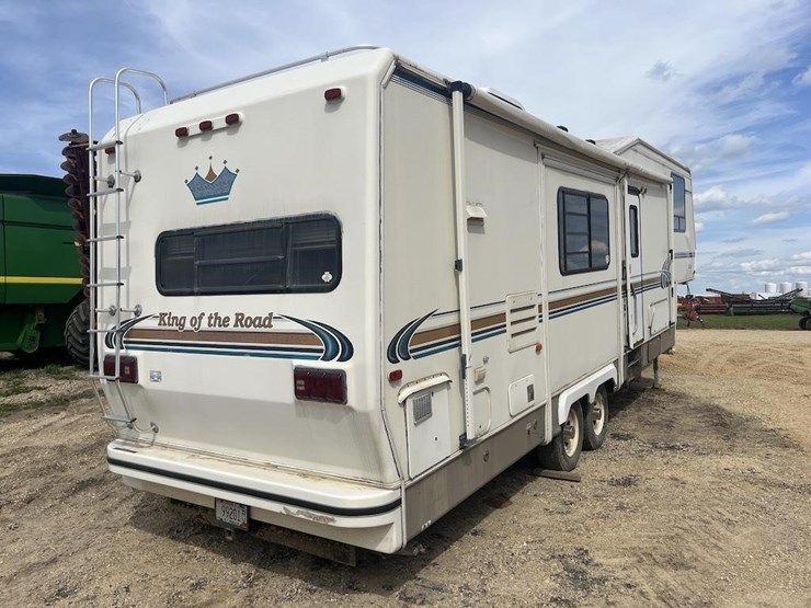 1995-king-of-the-road-knight-fifth-wheel-camper-image-3