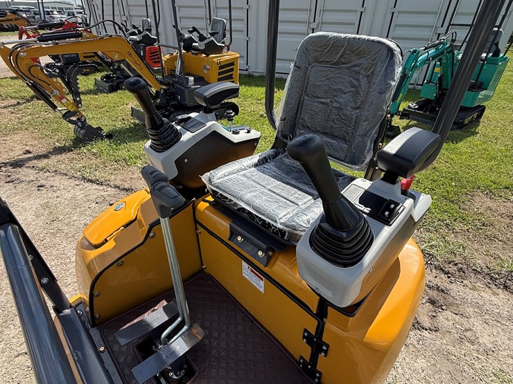 #607-•-2025-cfg-industrial-qk18r-hydraulic-track-type-mini-excavator-image-15