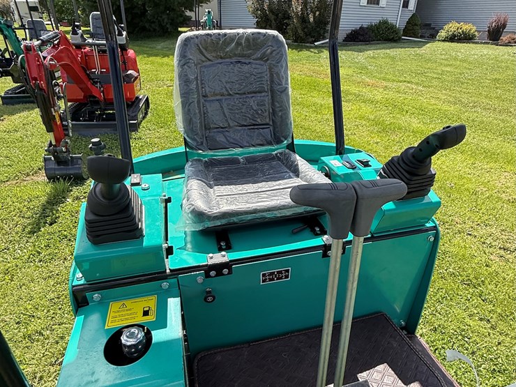 #614-•-2025-cfg-industrial-h15r-hydraulic-track-type-mini-excavator-image-4
