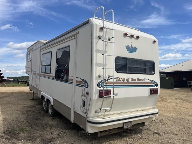1995-king-of-the-road-knight-fifth-wheel-camper-image-2