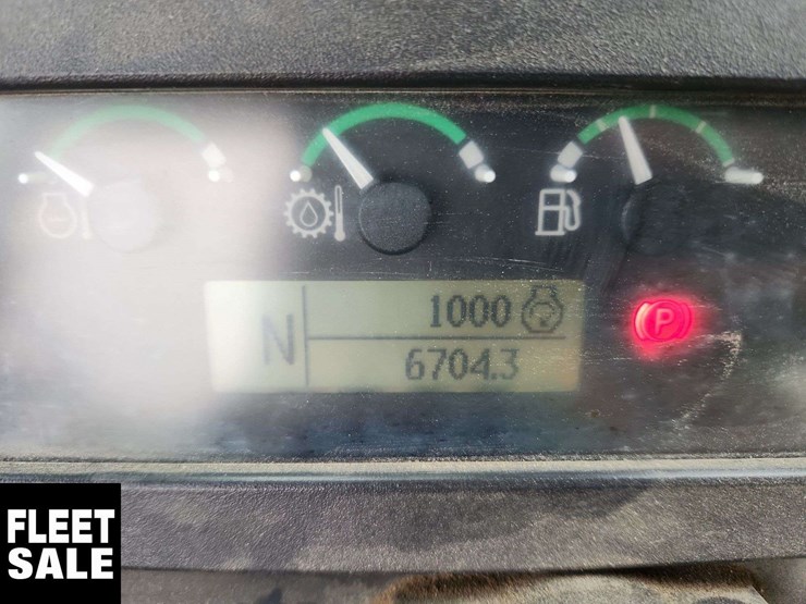 2015-deere-410l-image-10