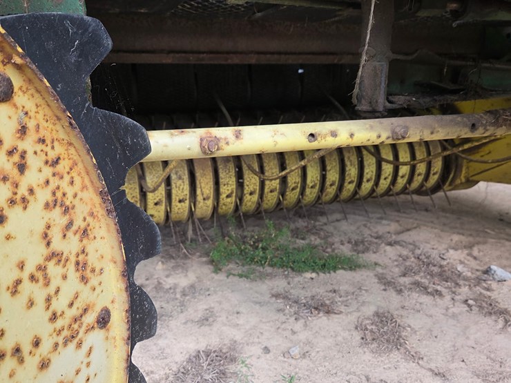john-deere-335-image-4