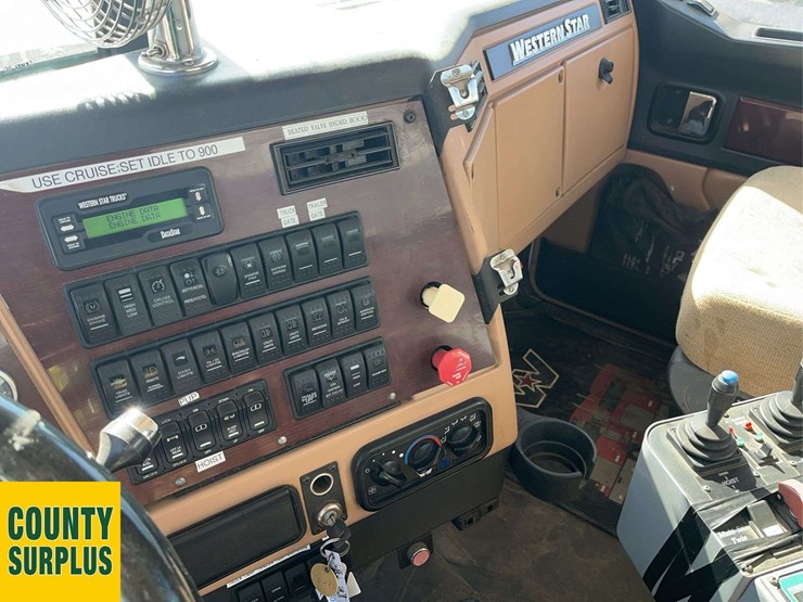 2014-western-star-4900-image-13