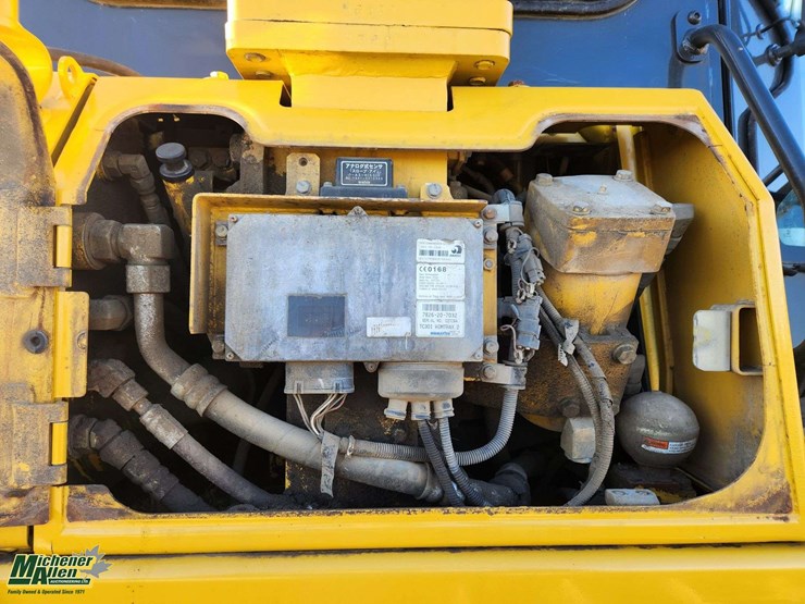2015-komatsu-d65px-image-25
