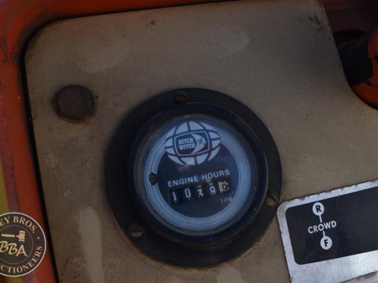 ditch-witch-r65-image-39