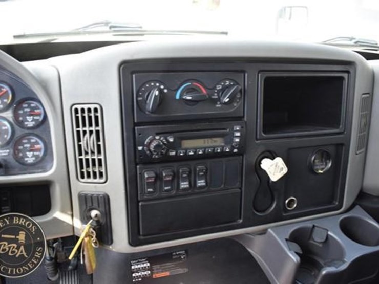 2013-international-durastar-4400-image-55