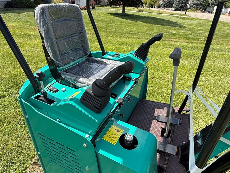 #614-•-2025-cfg-industrial-h15r-hydraulic-track-type-mini-excavator-image-5