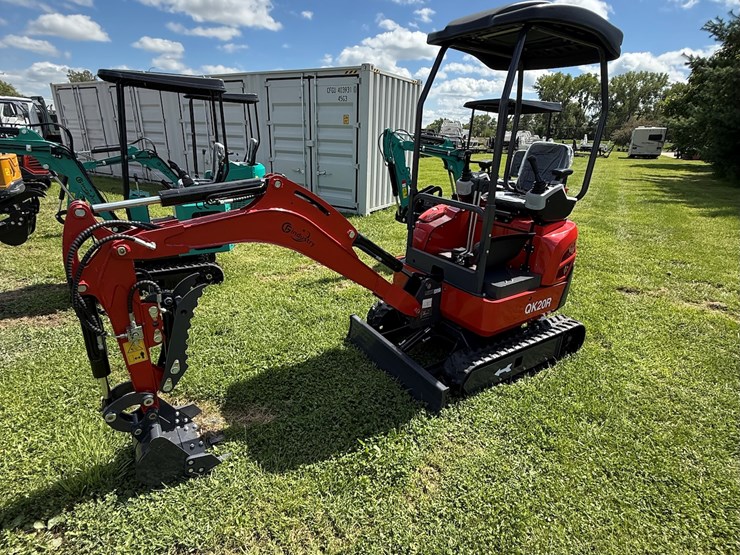 #613-•-2025-cfg-industrial-qk20r-hydraulic-track-type-mini-excavator-image-10