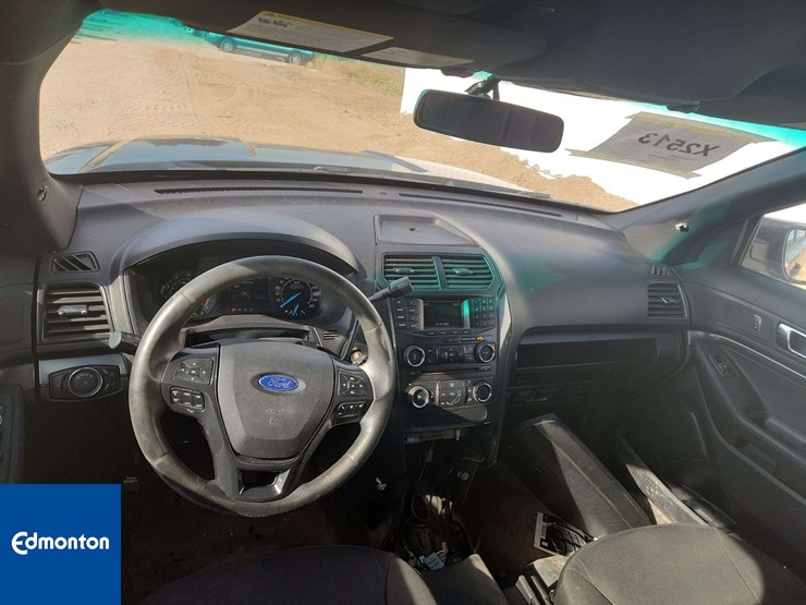 2016-ford-explorer-image-16