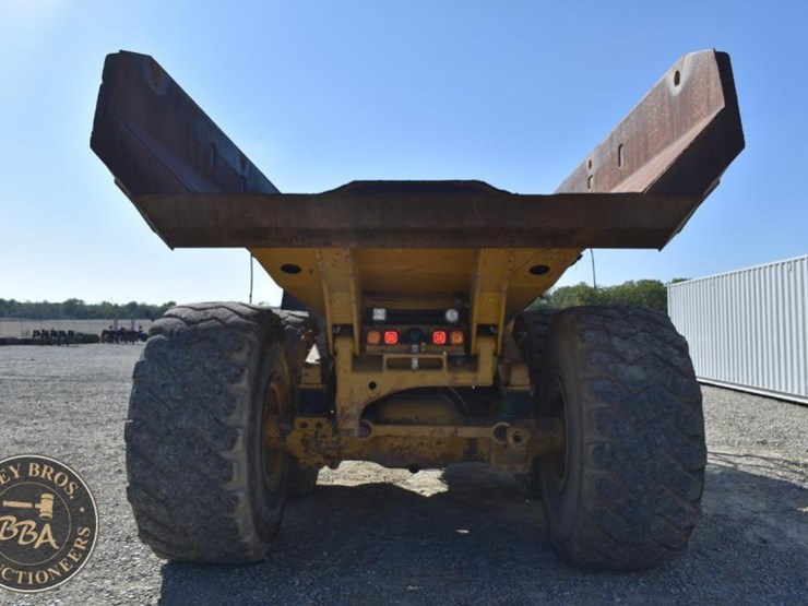 2011-caterpillar-740b-image-3