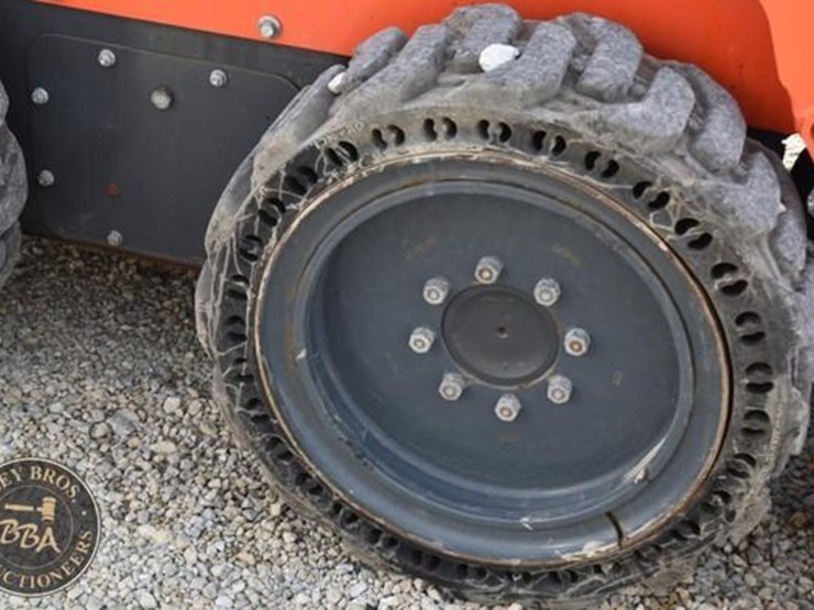 2020-kubota-ssv65-image-21