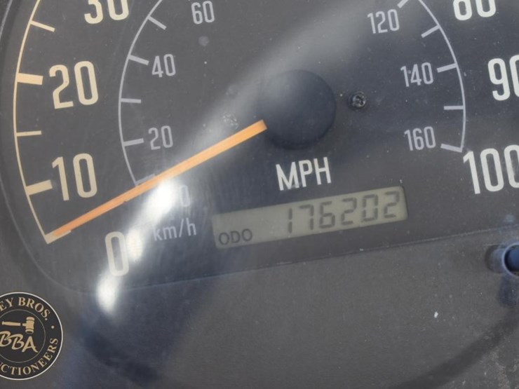 2003-isuzu-npr-hd-image-11
