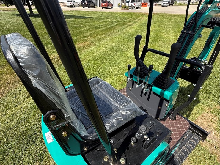 #612-•-2025-cfg-industrial-qh12r-hydraulic-track-type-mini-excavator-image-11