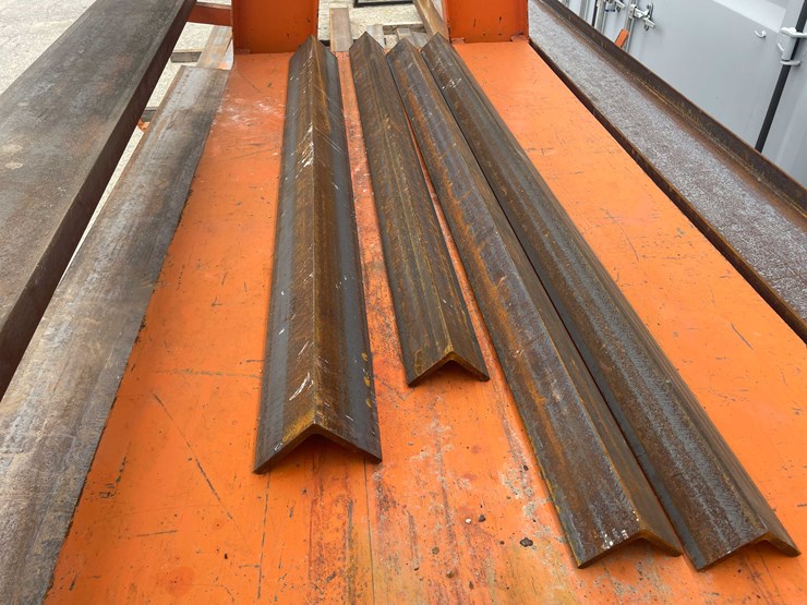 #3051-•-(4)-assorted-pieces-of-thick-wall-angle-iron-(cont)-image-1