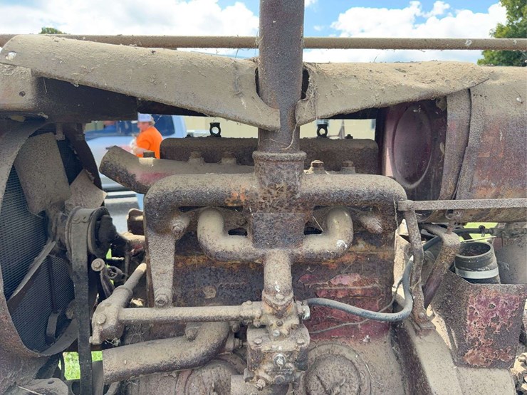 farmall-f-20-image-48