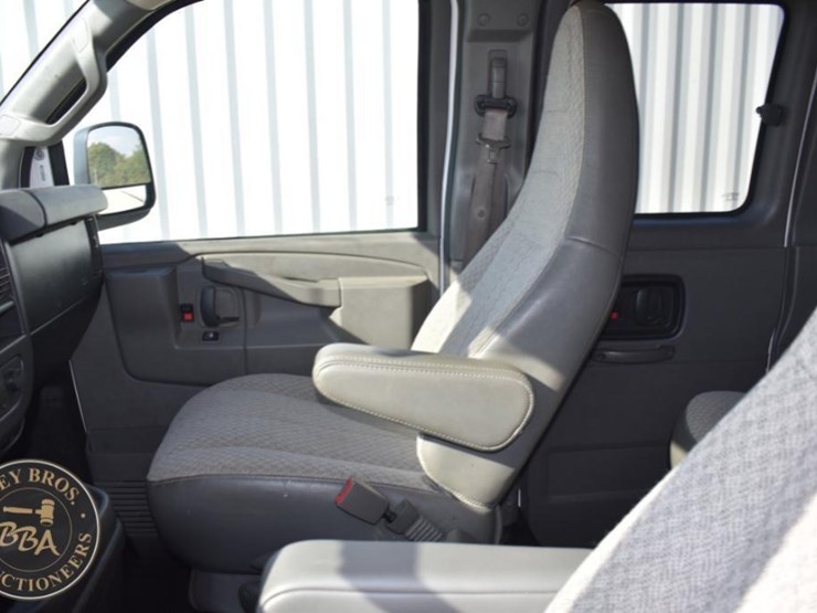 2019-chevrolet-express-2500-image-13