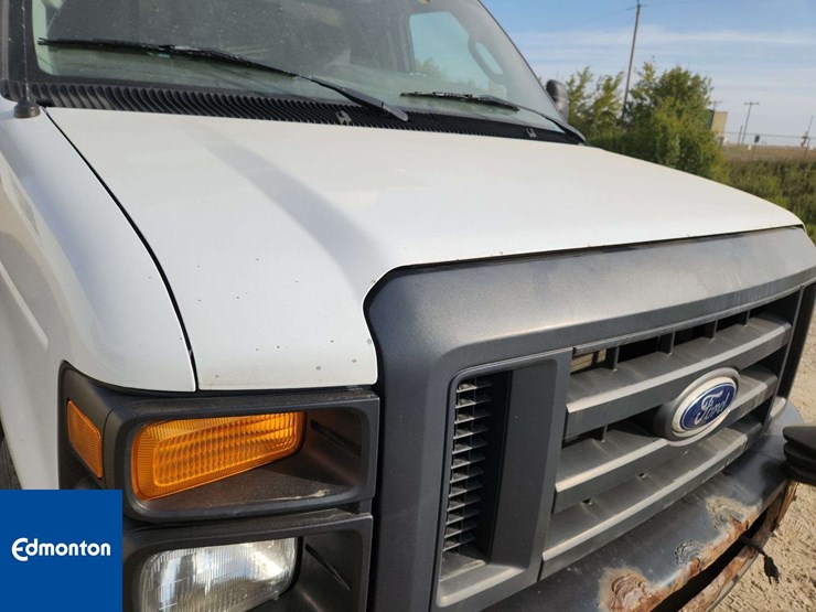 2012-ford-cargo-image-44