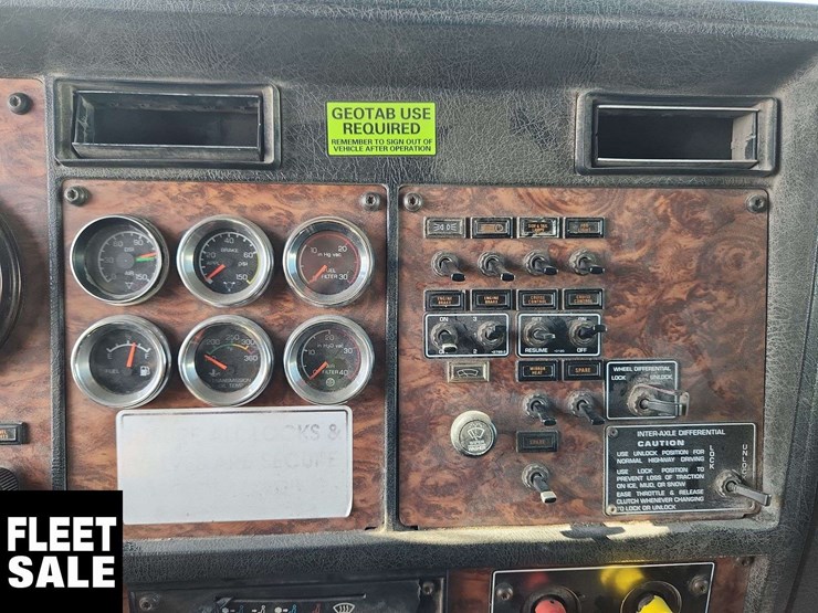 2000-kenworth-t800-image-15