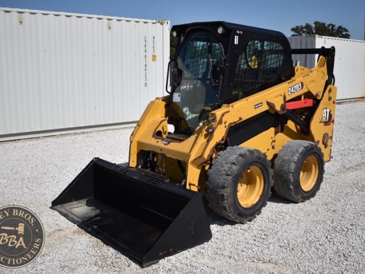 2019-caterpillar-242d3-image-2