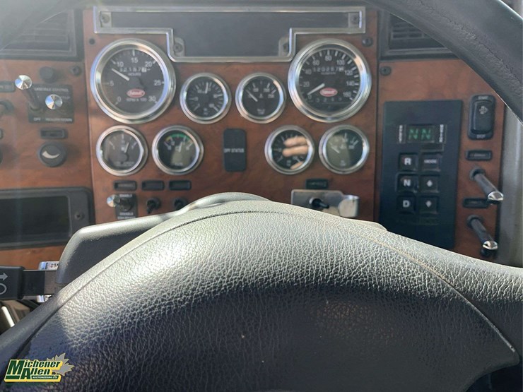 2009-peterbilt-335-image-8