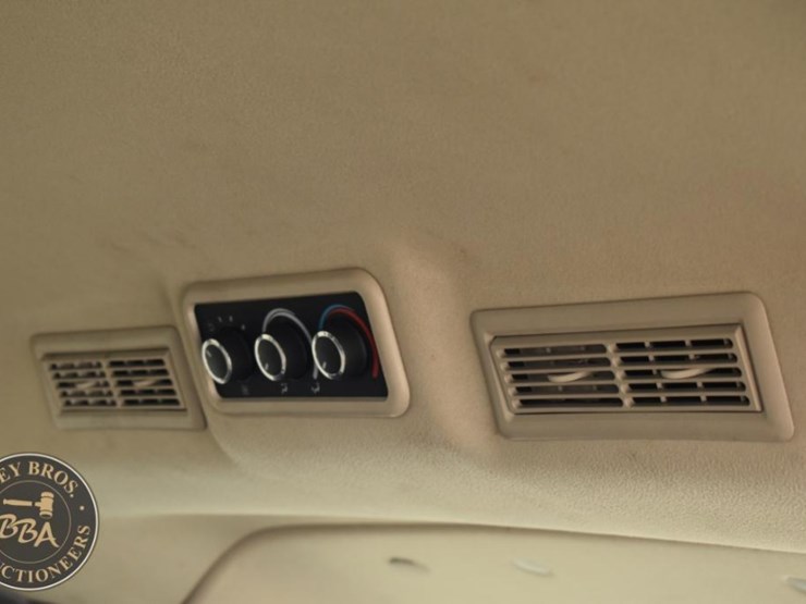 2019-chevrolet-express-2500-image-25