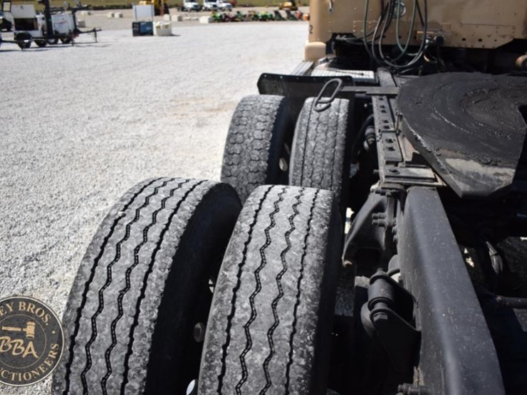 2003-freightliner-columbia-120-image-34
