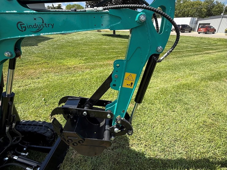 #612-•-2025-cfg-industrial-qh12r-hydraulic-track-type-mini-excavator-image-3
