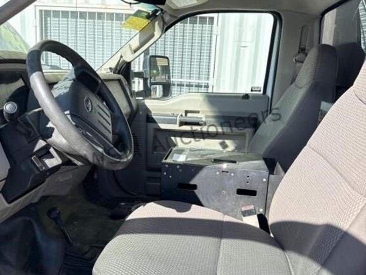 2008-ford-f550-image-26