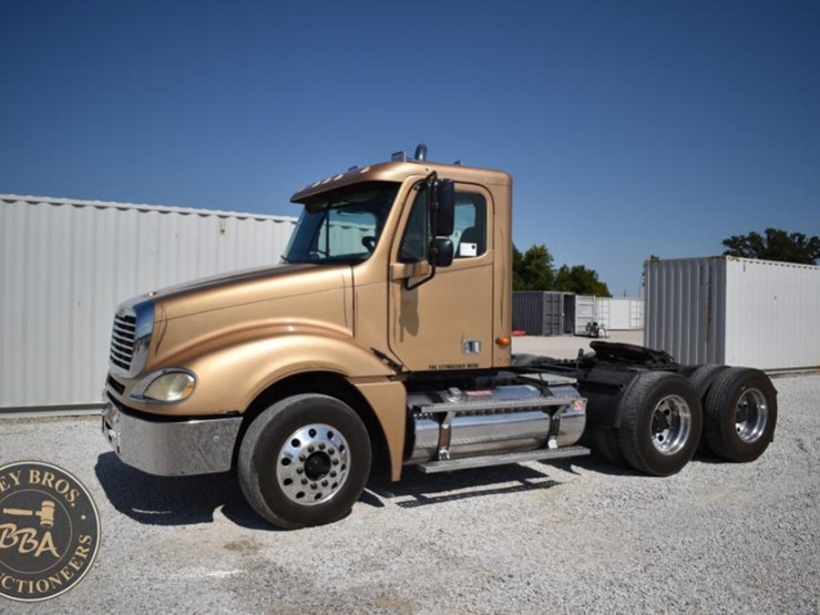 2003-freightliner-columbia-120-image-2
