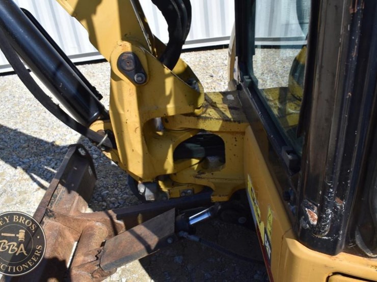 2013-caterpillar-305.5d-cr-image-60
