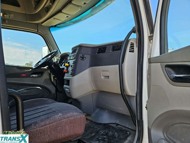 2019-peterbilt-579-image-22