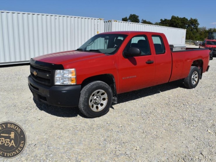 2013-chevrolet-silverado-1500-image-1
