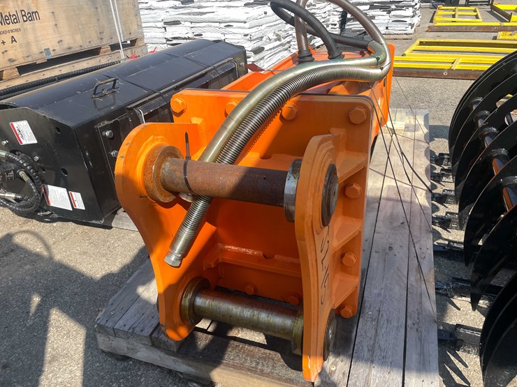 caterpillar-320-image-1