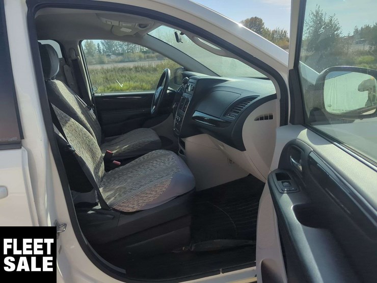 2012-dodge-grand-caravan-se-image-26