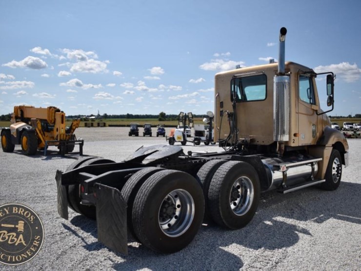 2003-freightliner-columbia-120-image-16